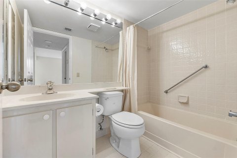 Copropriété à vendre à Fort Lauderdale, Floride: 2 chambres, 120.22 m2 № 1226756 - photo 21