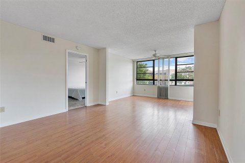 Copropriété à vendre à Fort Lauderdale, Floride: 2 chambres, 120.22 m2 № 1226756 - photo 15