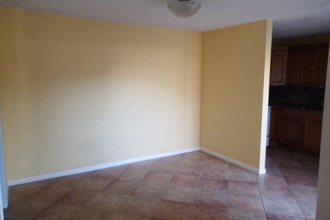 Townhouse in Palm Springs, Florida 2 bedrooms, 114.46 sq.m. № 1226754 - photo 6