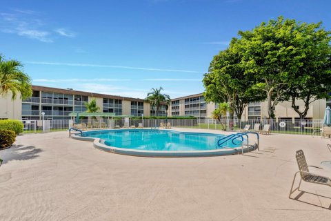 Condominio en venta en Palm Springs, Florida, 1 dormitorio, 59.64 m2 № 1226647 - foto 2