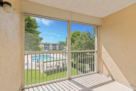 Condo in Palm Springs, Florida, 1 bedroom  № 1226647 - photo 7