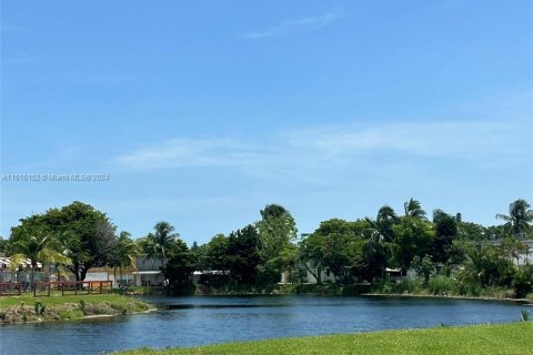 Condo in Miami Gardens, Florida, 2 bedrooms  № 1238245 - photo 27