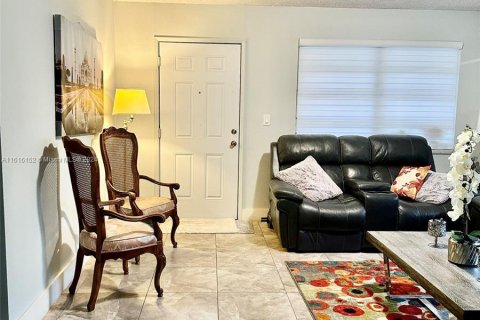 Condo in Miami Gardens, Florida, 2 bedrooms  № 1238245 - photo 4