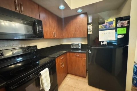 Condo in Sunrise, Florida, 1 bedroom  № 1242054 - photo 7