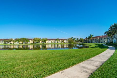 Condo in Sunrise, Florida, 1 bedroom  № 1242054 - photo 2