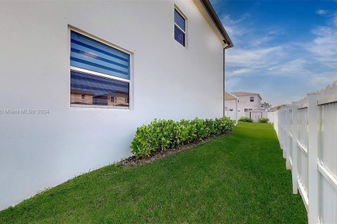 House in Miami, Florida 4 bedrooms, 240.71 sq.m. № 1239458 - photo 5