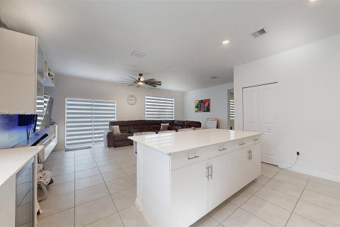 House in Miami, Florida 4 bedrooms, 240.71 sq.m. № 1239458 - photo 22