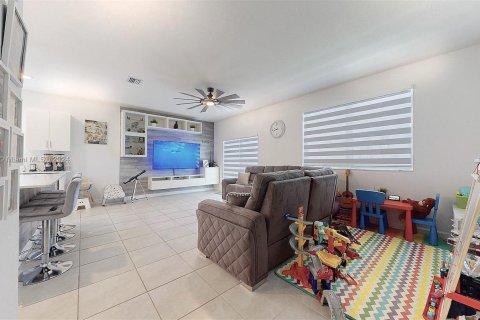 House in Miami, Florida 4 bedrooms, 240.71 sq.m. № 1239458 - photo 29