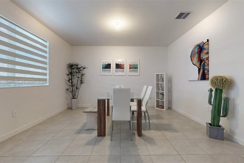 House in Miami, Florida 4 bedrooms, 240.71 sq.m. № 1239458 - photo 14