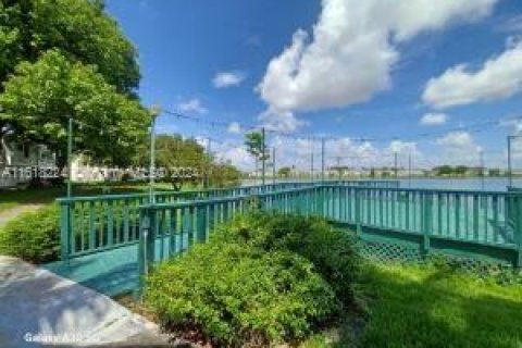 Condominio en venta en Oakland Park, Florida, 1 dormitorio, 74.51 m2 № 1239526 - foto 4