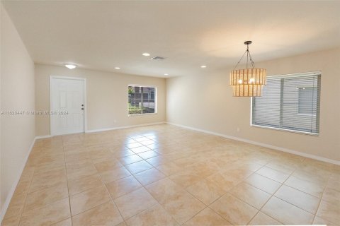 House in Vero Beach, Florida 3 bedrooms, 241.55 sq.m. № 1241611 - photo 4