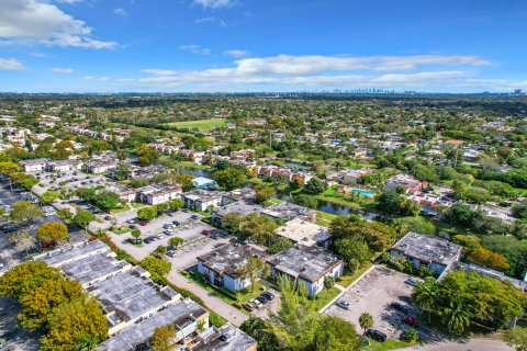 Condo in Miami, Florida, 2 bedrooms  № 1041063 - photo 11