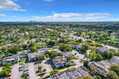 Condo in Miami, Florida, 2 bedrooms  № 1041063 - photo 14