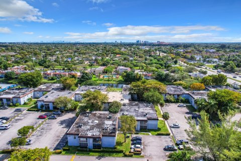 Condo in Miami, Florida, 2 bedrooms  № 1041063 - photo 5