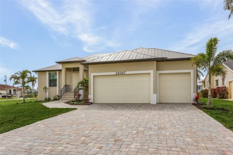 Villa ou maison à vendre à Punta Gorda, Floride: 3 chambres, 181.07 m2 № 1067363 - photo 3
