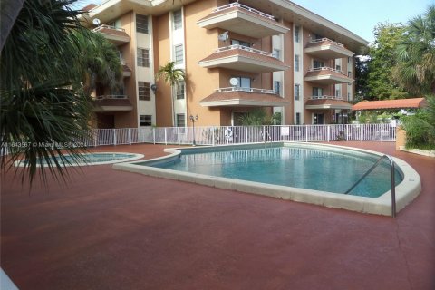 Condo in Hialeah, Florida, 1 bedroom  № 1325366 - photo 4