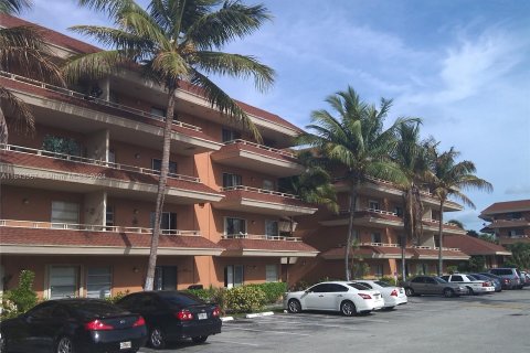 Condominio en venta en Hialeah, Florida, 1 dormitorio, 61.32 m2 № 1325366 - foto 3