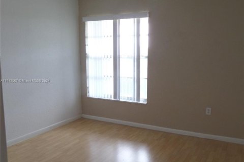 Condominio en venta en Hialeah, Florida, 1 dormitorio, 61.32 m2 № 1325366 - foto 12