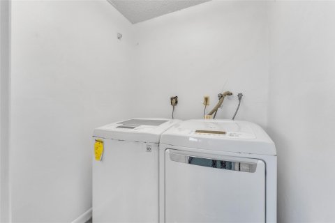 Condominio en venta en Tamarac, Florida, 2 dormitorios, 76.83 m2 № 1068122 - foto 8