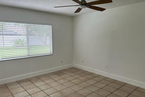 Immobilier commercial à vendre à Cape Coral, Floride: 210.52 m2 № 1040192 - photo 19