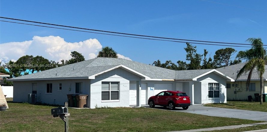 Immobilier commercial à Cape Coral, Floride 210.52 m2 № 1040192