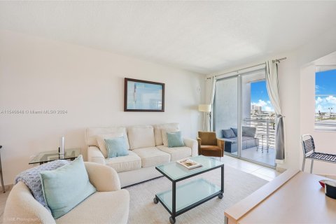 Condominio en venta en Miami Beach, Florida, 1 dormitorio, 76.74 m2 № 1040132 - foto 3