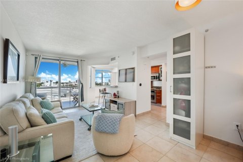 Copropriété à vendre à Miami Beach, Floride: 1 chambre, 76.74 m2 № 1040132 - photo 1