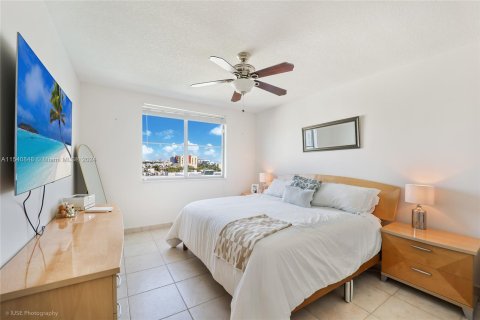 Condominio en venta en Miami Beach, Florida, 1 dormitorio, 76.74 m2 № 1040132 - foto 9