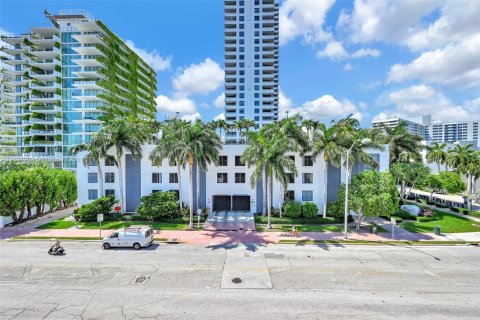 Copropriété à vendre à Miami Beach, Floride: 2 chambres, 99.5 m2 № 1395850 - photo 11