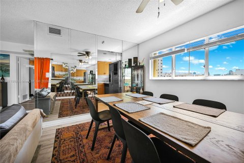 Copropriété à vendre à Miami Beach, Floride: 2 chambres, 99.5 m2 № 1395850 - photo 12