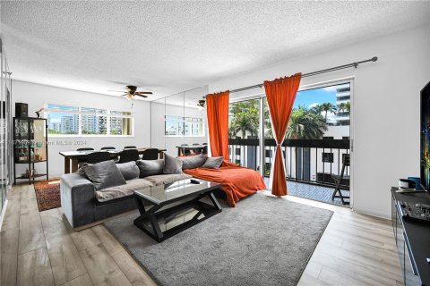 Copropriété à vendre à Miami Beach, Floride: 2 chambres, 99.5 m2 № 1395850 - photo 2