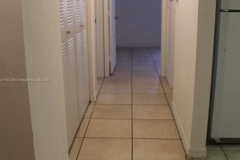 Condo in Miami, Florida, 2 bedrooms  № 1395851 - photo 3