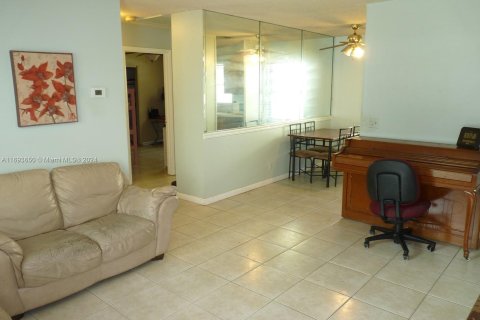 Condo in Lake Worth, Florida, 2 bedrooms  № 1443356 - photo 2