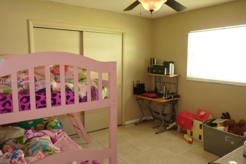 Condo in Lake Worth, Florida, 2 bedrooms  № 1443356 - photo 10