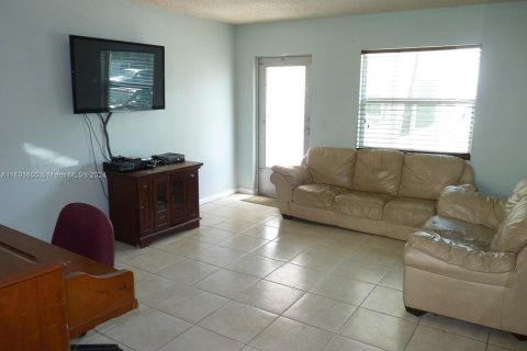 Condo in Lake Worth, Florida, 2 bedrooms  № 1443356 - photo 3