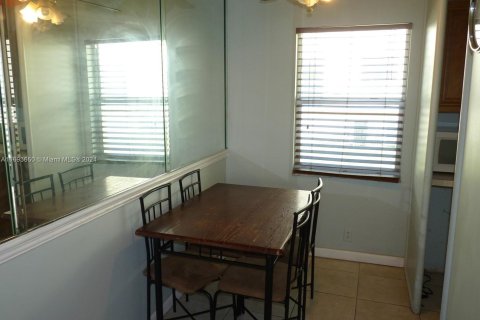 Condo in Lake Worth, Florida, 2 bedrooms  № 1443356 - photo 4