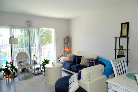 Condo in Lauderdale-by-the-Sea, Florida, 2 bedrooms  № 1060069 - photo 18