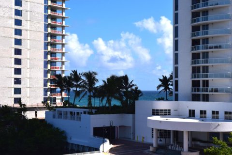 Condominio en alquiler en Riviera Beach, Florida, 2 dormitorios, 133.04 m2 № 1065464 - foto 20