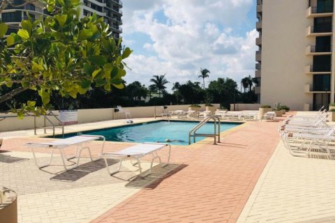 Condominio en alquiler en Riviera Beach, Florida, 2 dormitorios, 133.04 m2 № 1065464 - foto 1