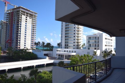 Condominio en alquiler en Riviera Beach, Florida, 2 dormitorios, 133.04 m2 № 1065464 - foto 19