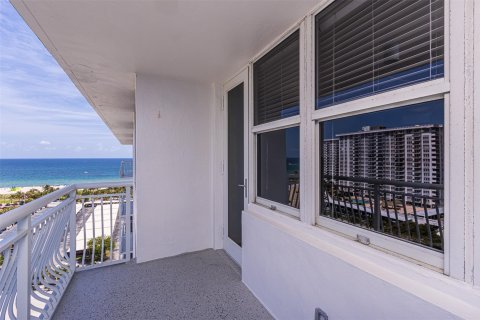 Condo in Pompano Beach, Florida, 2 bedrooms  № 1065503 - photo 25