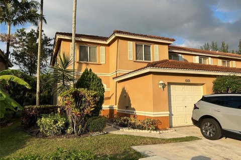Townhouse in Royal Palm Beach, Florida 3 bedrooms, 151.15 sq.m. № 1022866 - photo 2