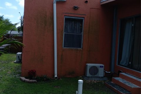 Villa ou maison à vendre à Dania Beach, Floride: 2 chambres, 116.78 m2 № 1051399 - photo 6