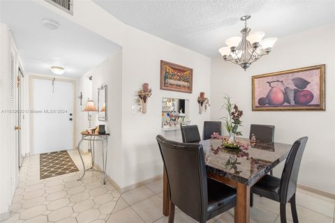 Condo in Sunrise, Florida, 2 bedrooms  № 1327961 - photo 7