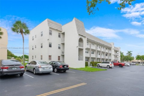 Condo in Sunrise, Florida, 2 bedrooms  № 1327961 - photo 1