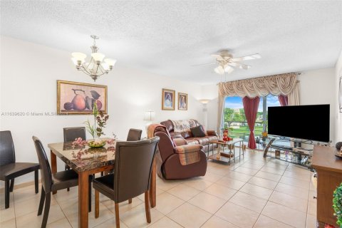 Condo in Sunrise, Florida, 2 bedrooms  № 1327961 - photo 6