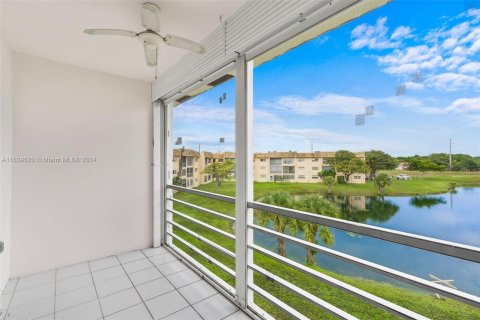 Condo in Sunrise, Florida, 2 bedrooms  № 1327961 - photo 14