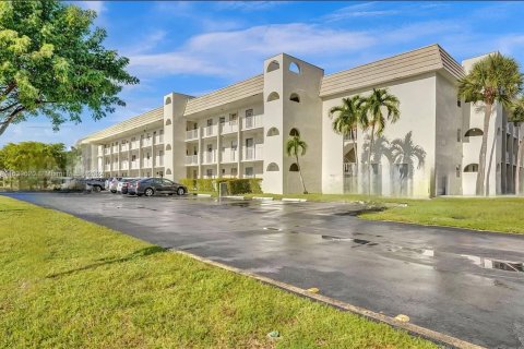 Condo in Sunrise, Florida, 2 bedrooms  № 1327961 - photo 2