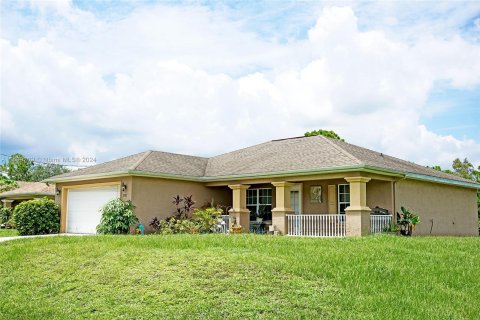 Villa ou maison à vendre à Lehigh Acres, Floride: 3 chambres, 130.81 m2 № 1327962 - photo 2