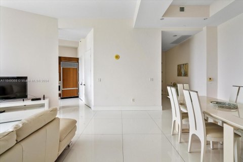 Condo in Sunny Isles Beach, Florida, 2 bedrooms  № 1331474 - photo 24